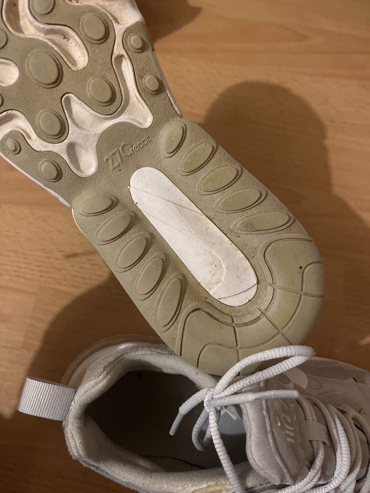 nike react cinzentas 270