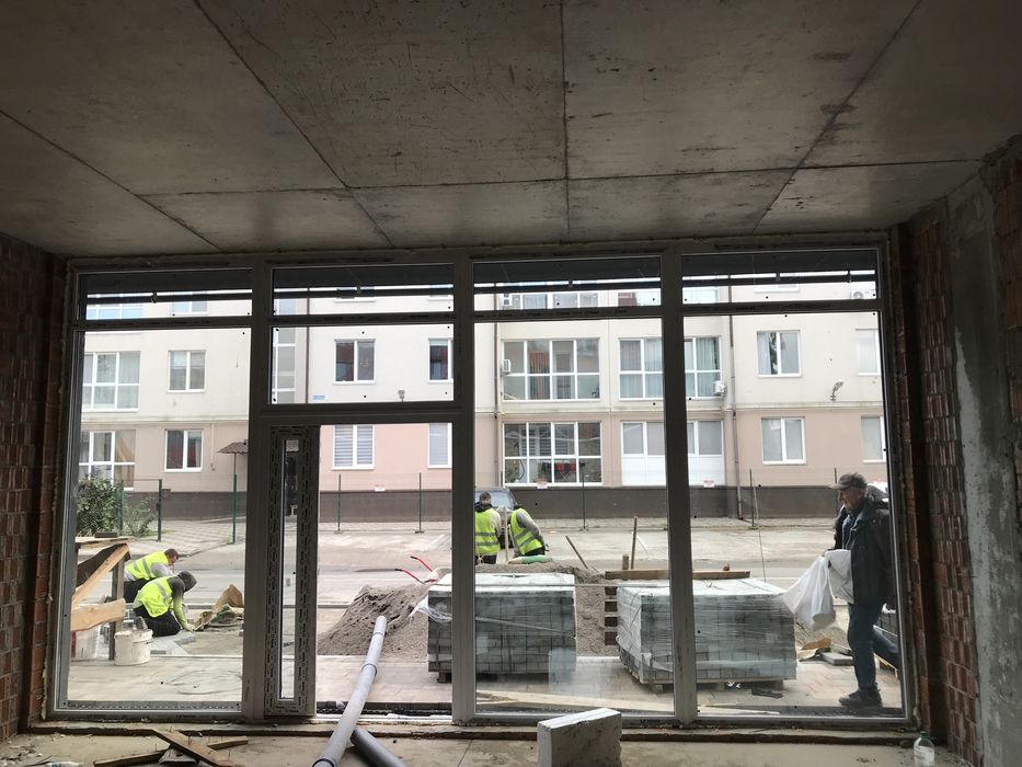 ЖК"Петрівське Містечко 2" Аптека-70 кв.м.Фасад Вітрини від забудовника