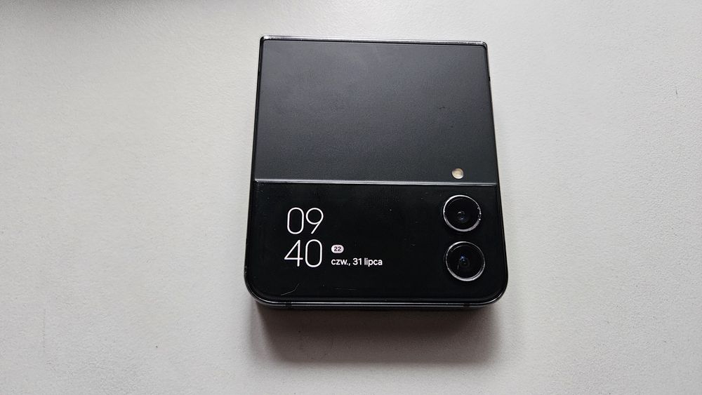 Samsung Galaxy Z Flip 4 uszkodzony