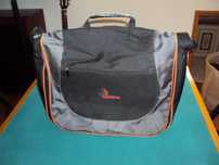 1 Saco para transporte de computador como novo usado mas em bom estado