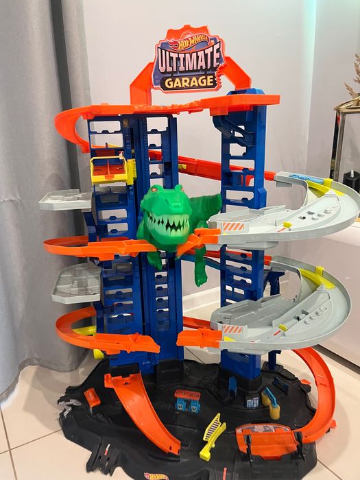 Hot wheels mega  garaż T-rexa ultimate garage