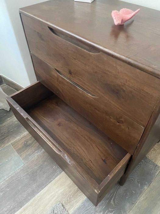 Cômoda antiga em madeira maciça com 3 gavetas