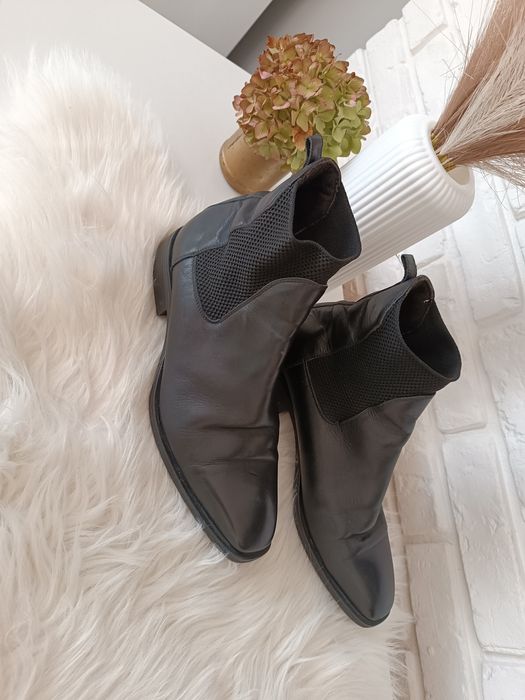 Botki damskie GINO ROSSI 39 czarne wsuwane sztyblety skórzane