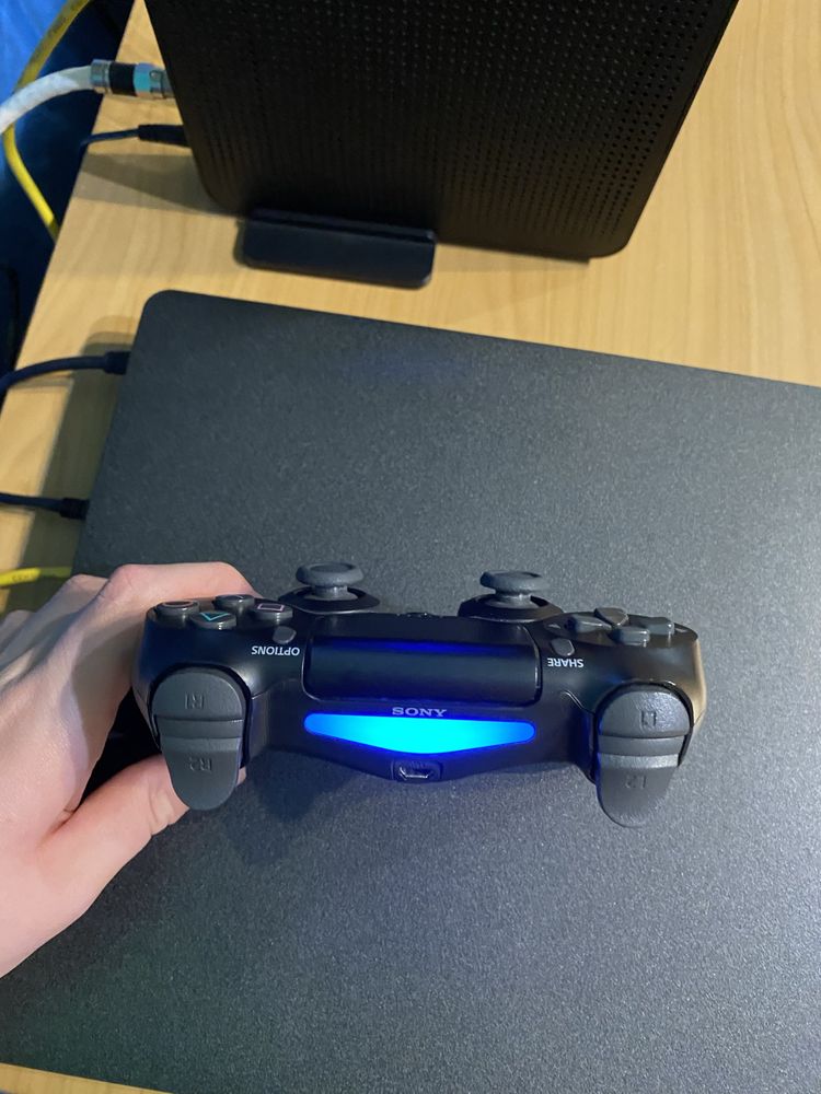 PlayStation 4 1 Tb 1 pad