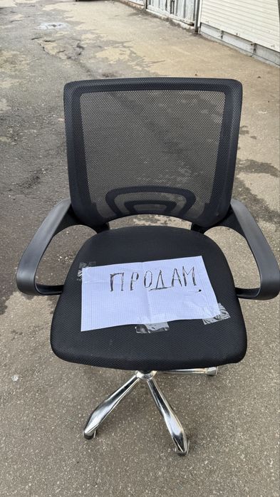 Продаю  офисное кресло , практически новое