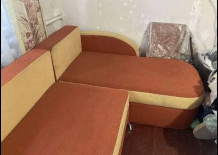 Продам угловой диван.