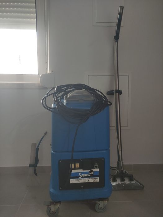 Máquina de lavar estofos e alcatifa em ótimo estado