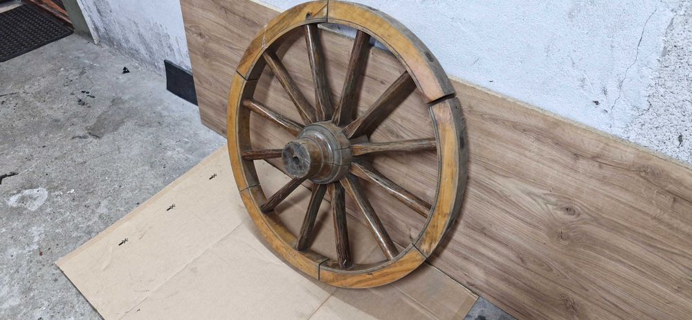 drewniane koło od wozu