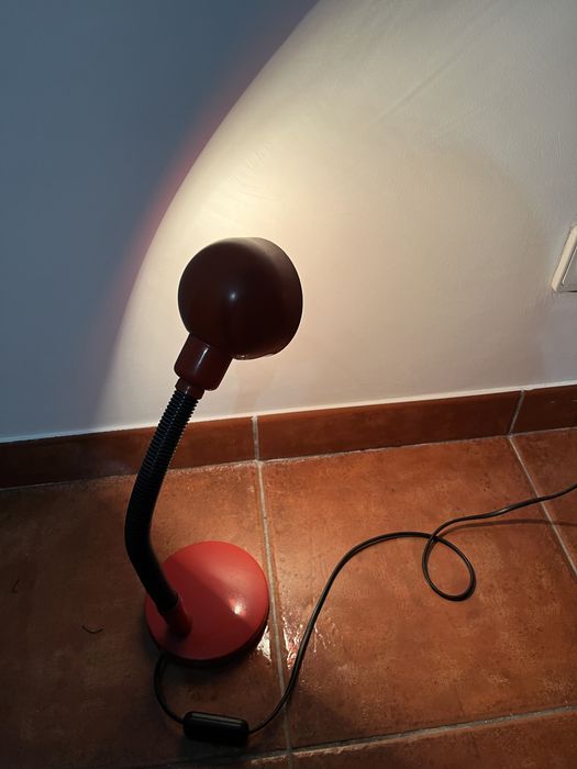 Candeeiro de secretária vermelho