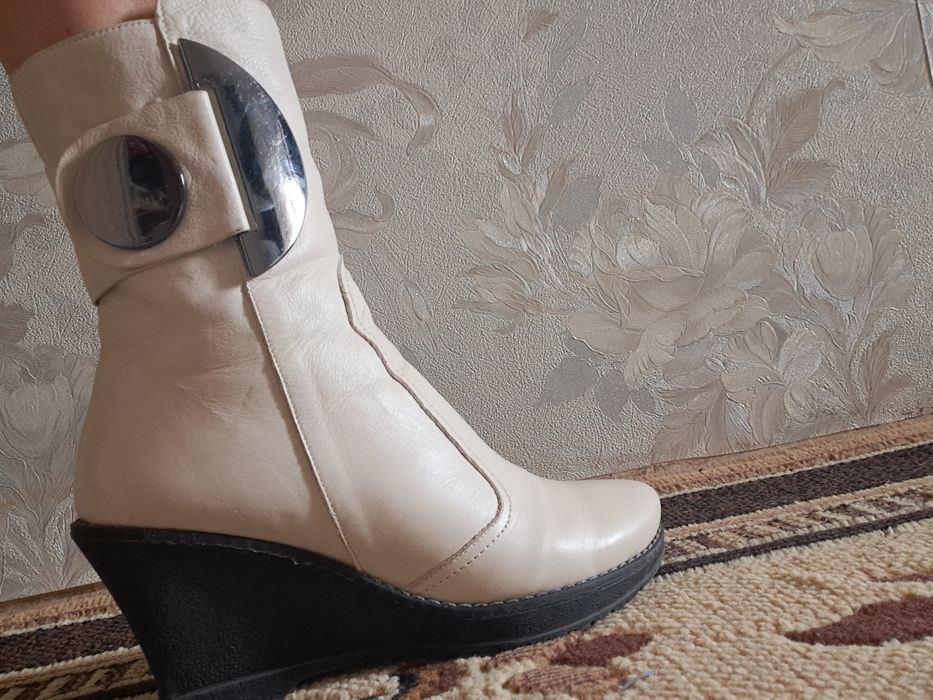 Взуття жіноче гарний стан