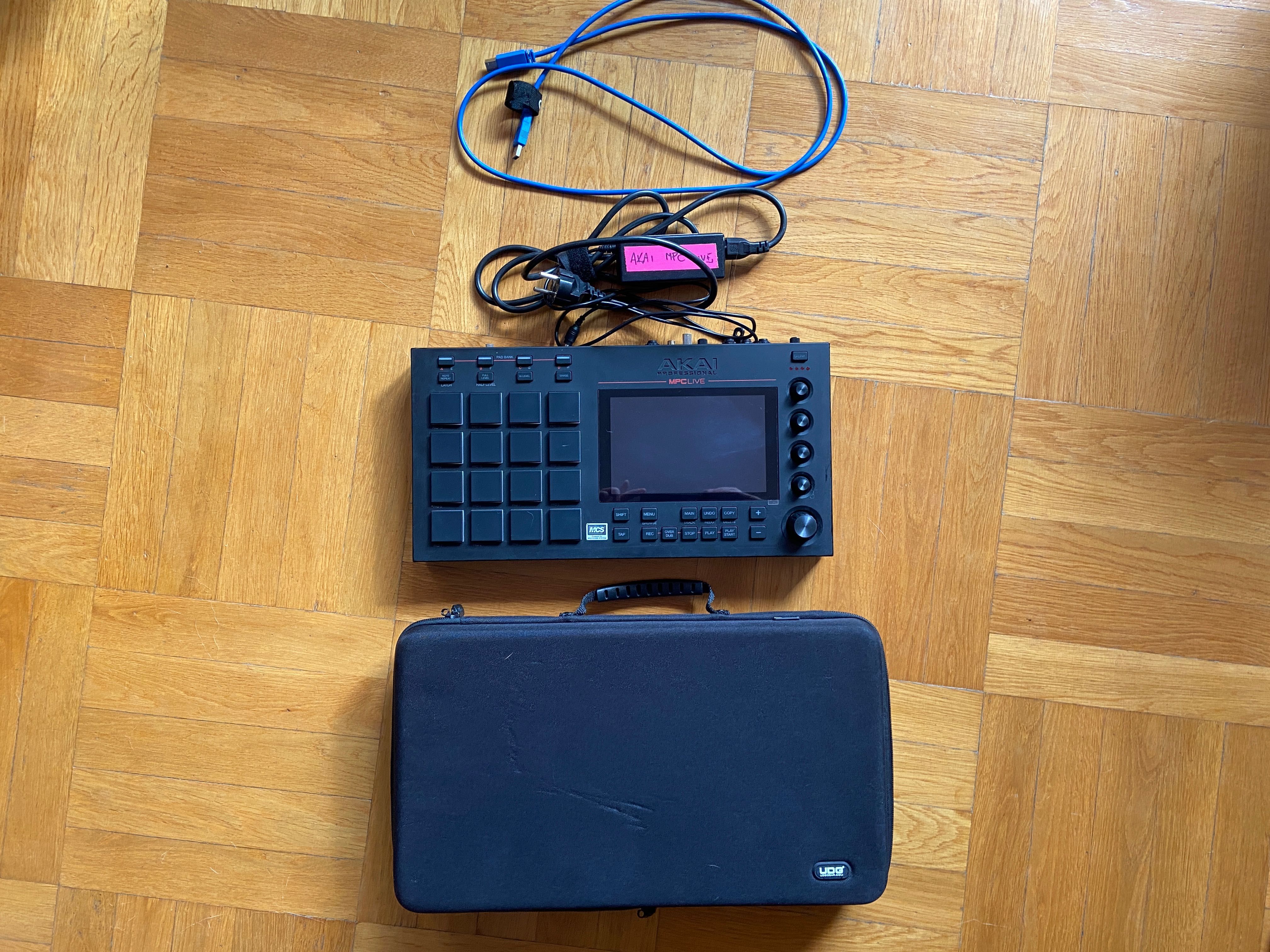 Akai MPC Live + SSD + Hardcase