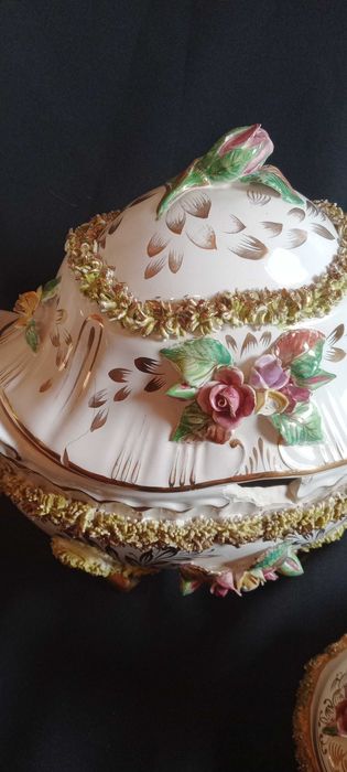 Terrina (com falhas) e galheteiro Estatuária