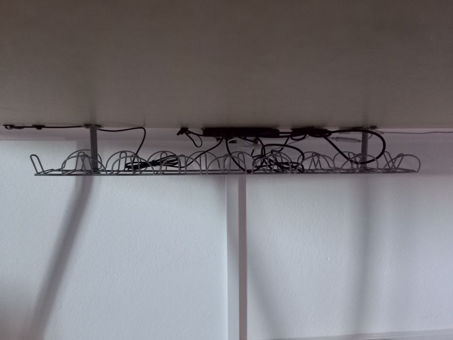 Secretária Ikea (com organização para cabos)