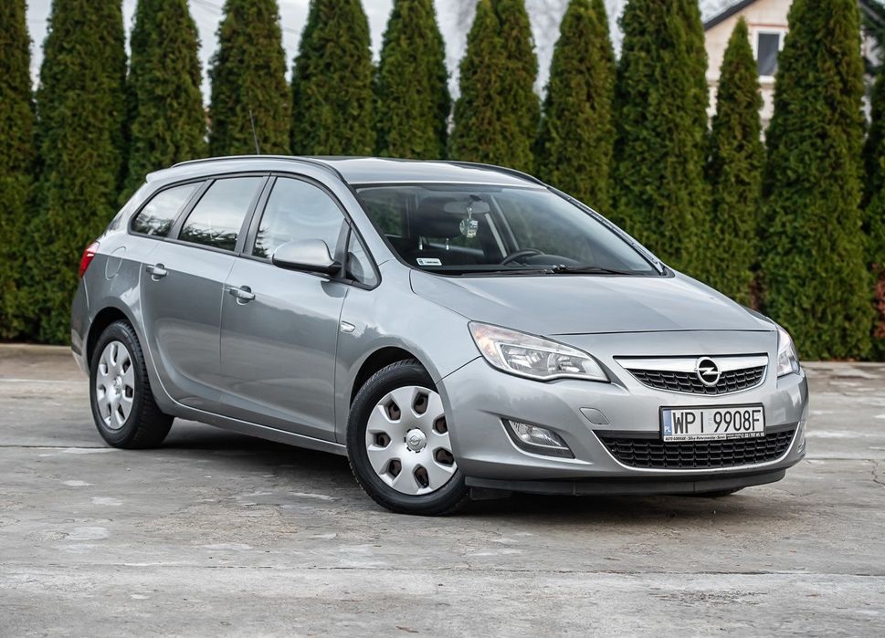 Astra J rok 2012 z silnikiem diesla 1.7 CDTI o mocy 110 
Astra J rok 2