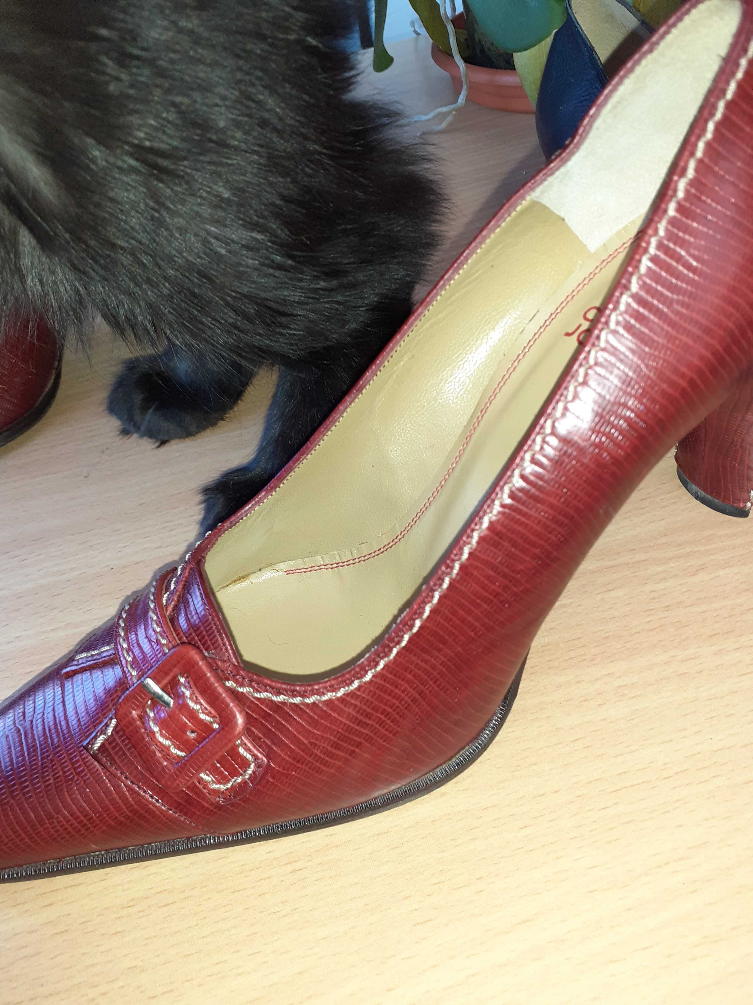 Sapatos grenat Charles Jourdan