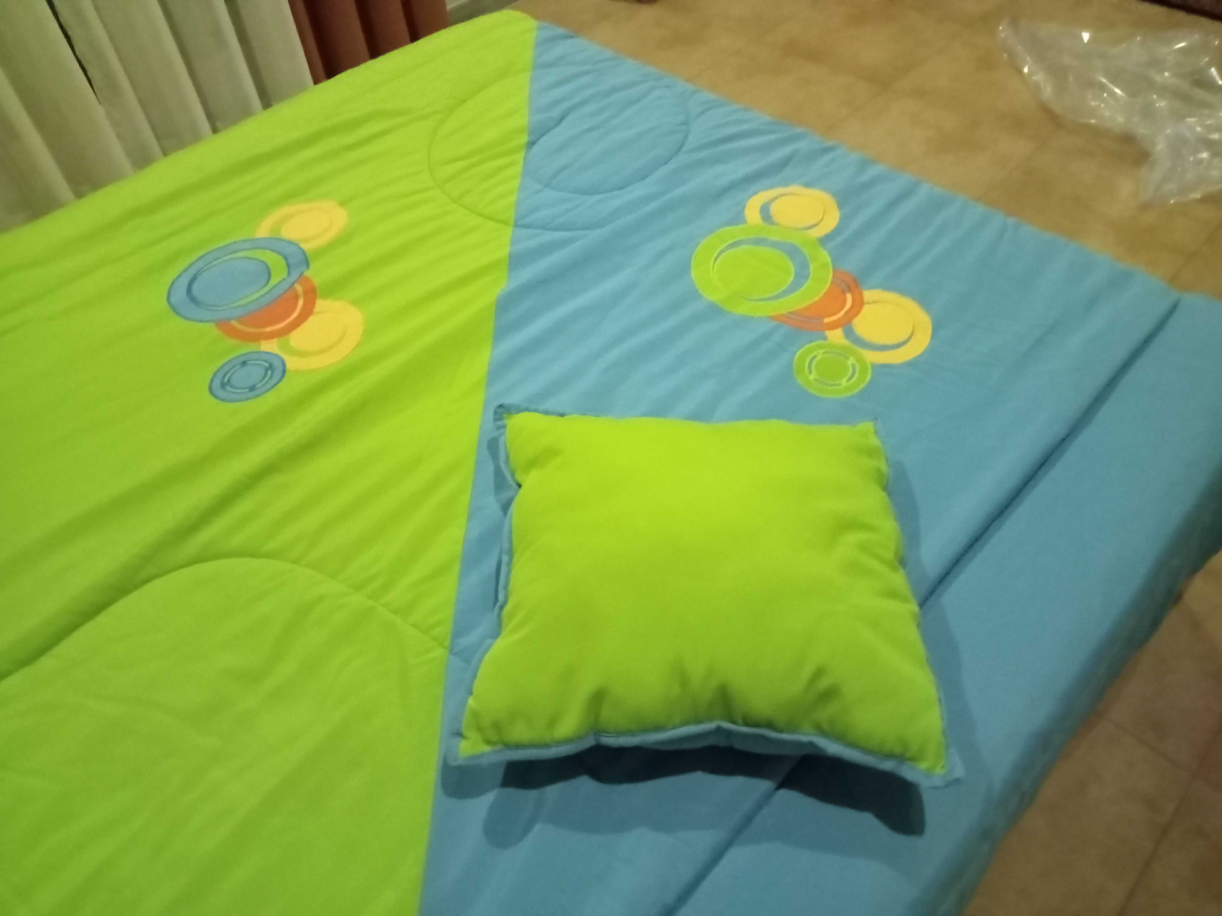 Vendo edredão com duas almofadas para cama de casal cor azul e verde