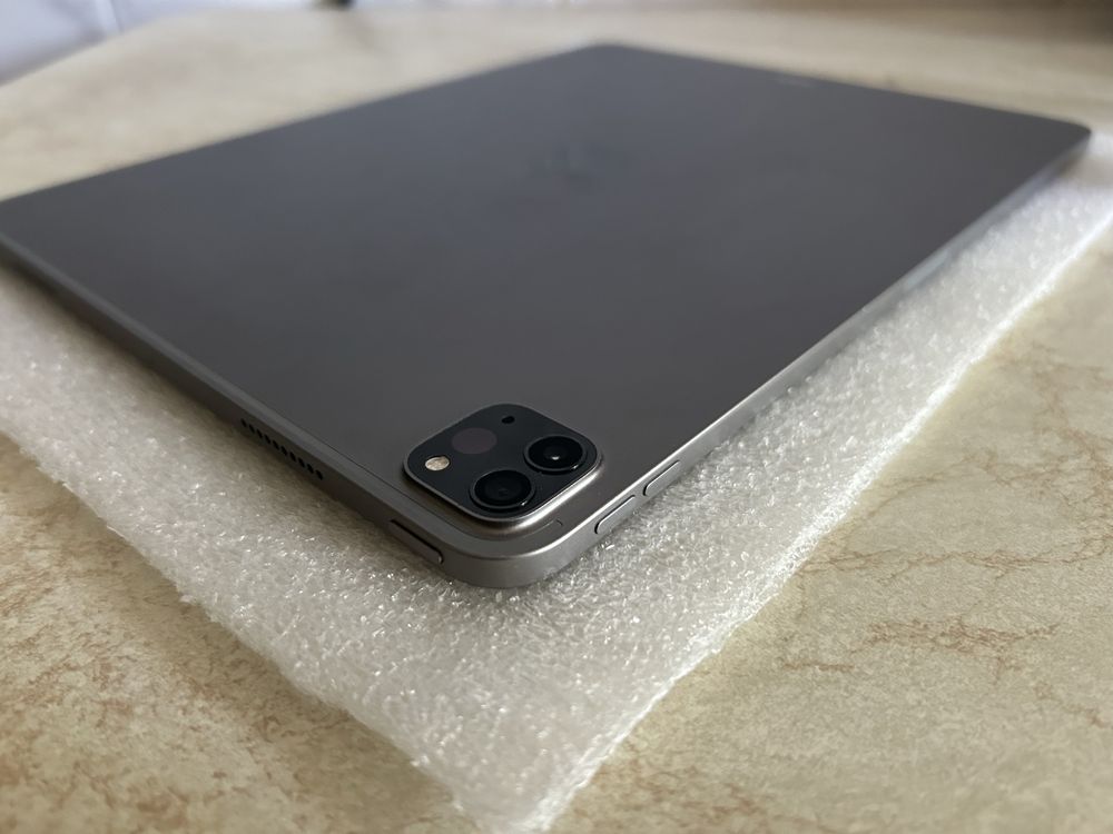 iPad Pro 12.9 (6-Gen), m2, заблокированный