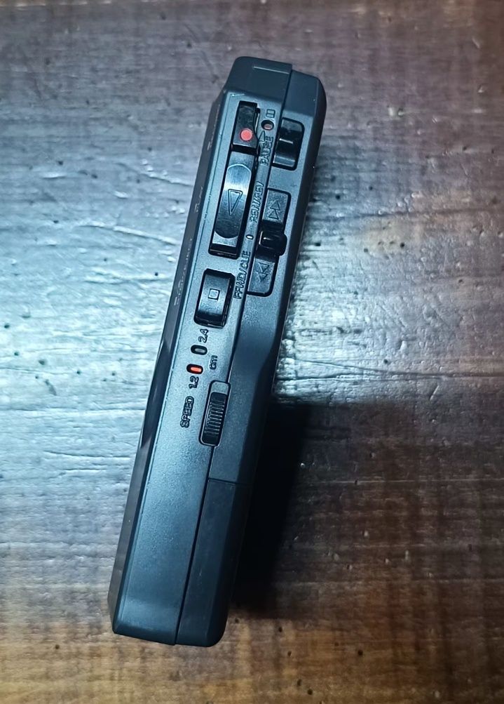 Dyktafon SANYO TRC520M z pudełkiem + kaseta SANYO.