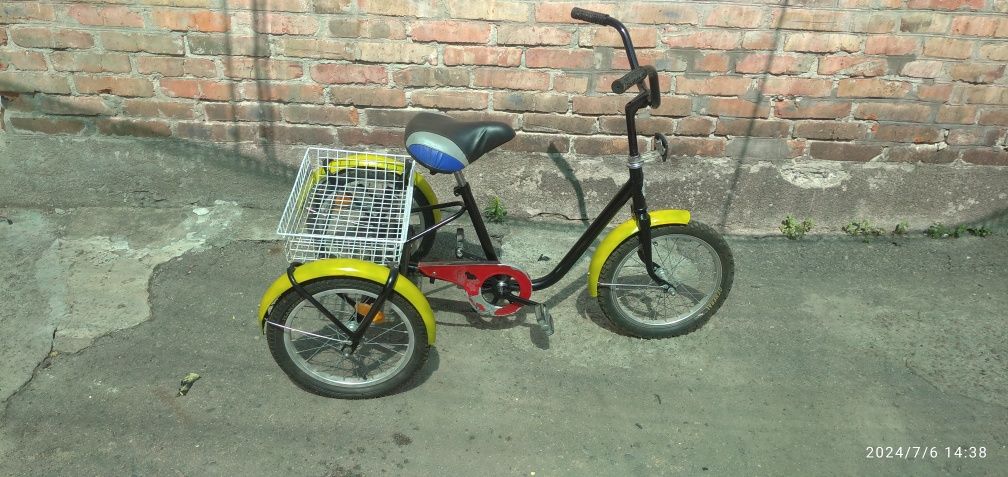 Дитячий трьохколісний велосипед