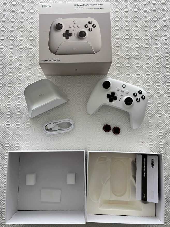 Comando 8BitDo Ultimate Bluetooth & 2.4g com Dock - Branco