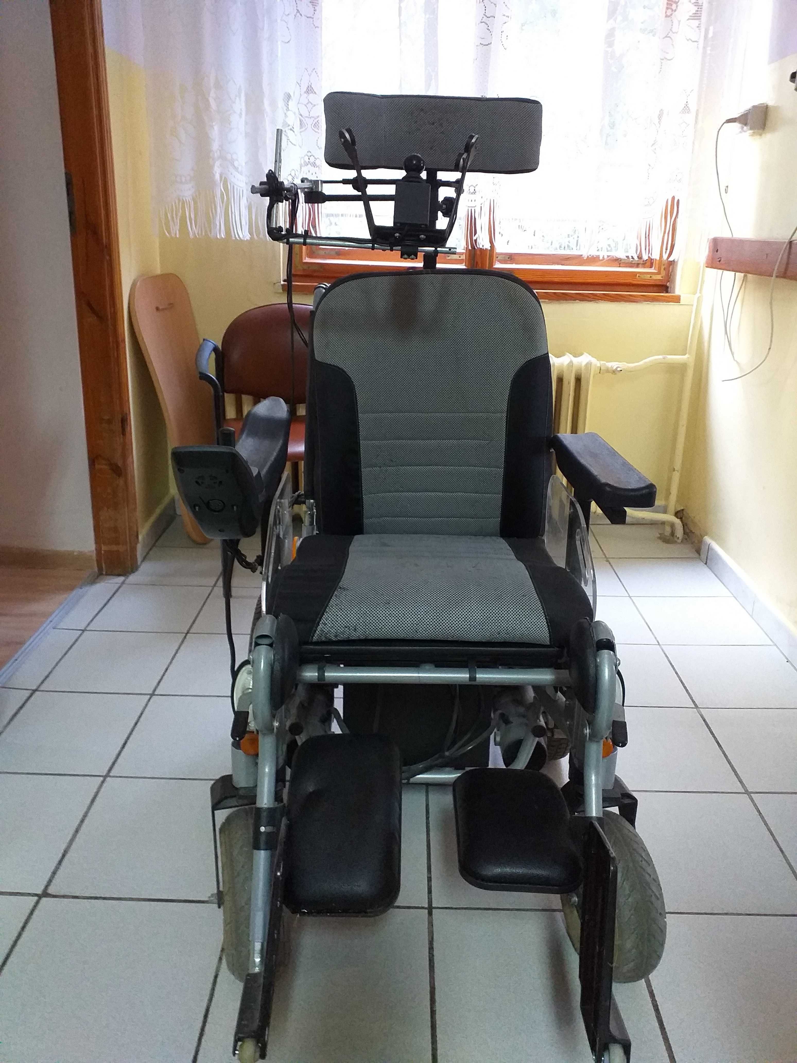 Wózek inwalidzki o napędzie elektrycznym