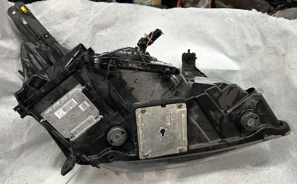 Lampy przednie OPEL vectra c lift bi xenon skrętny lewa i prawa