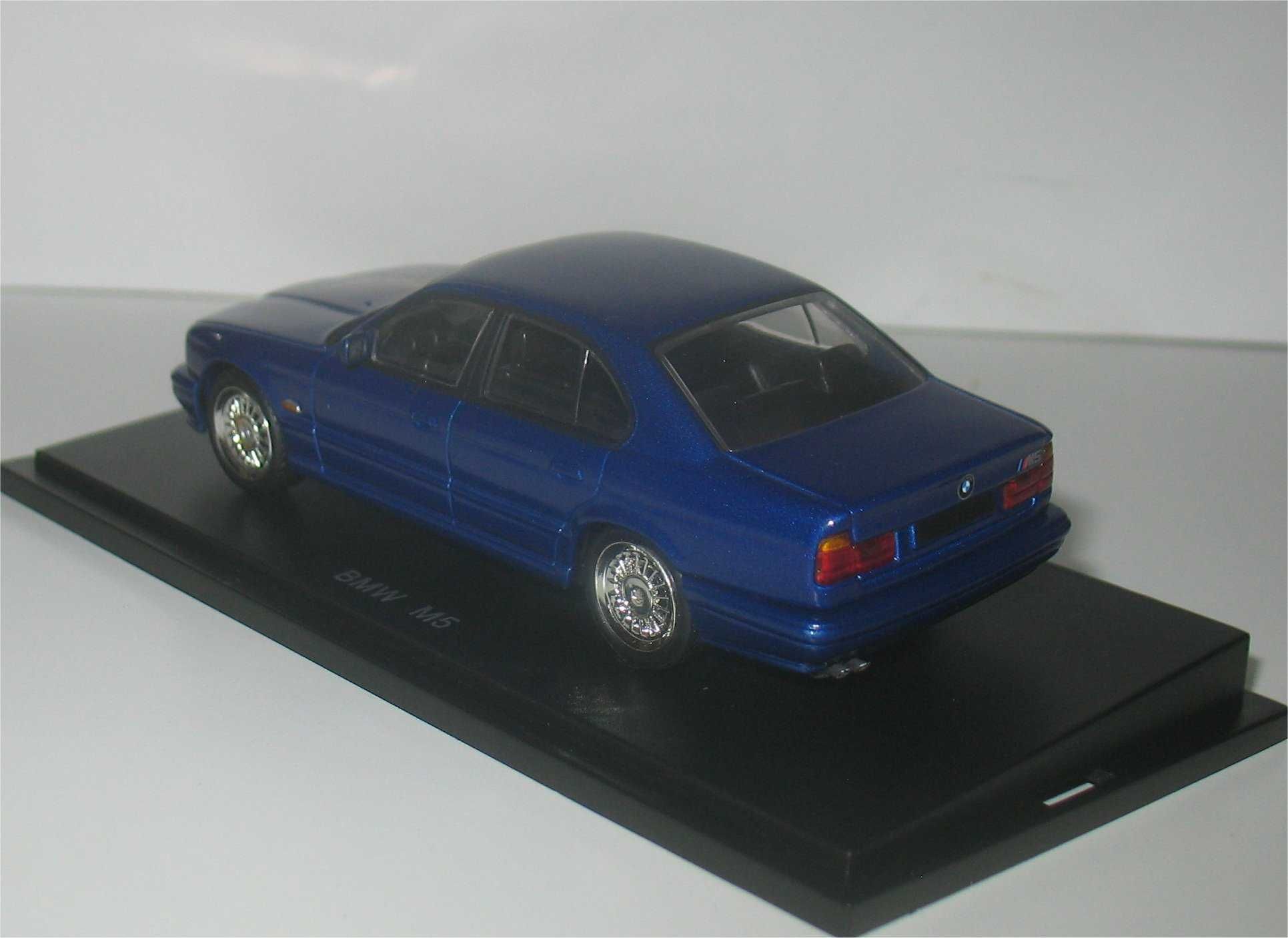 Eagle's Race/Universal Hobbies - BMW M5 (E34)