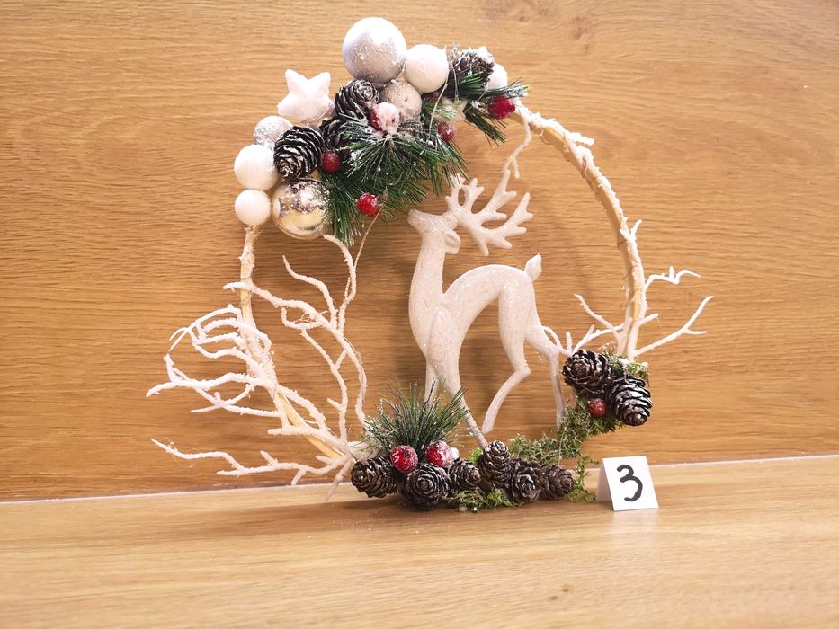 Stroik świąteczny na drewnianej obręczy, LED, średnica 20 cm