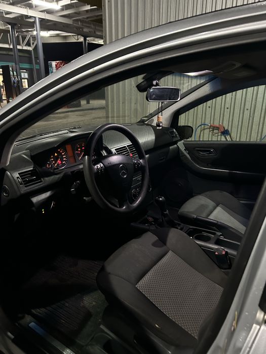 Мерседес А180 по низу ринку