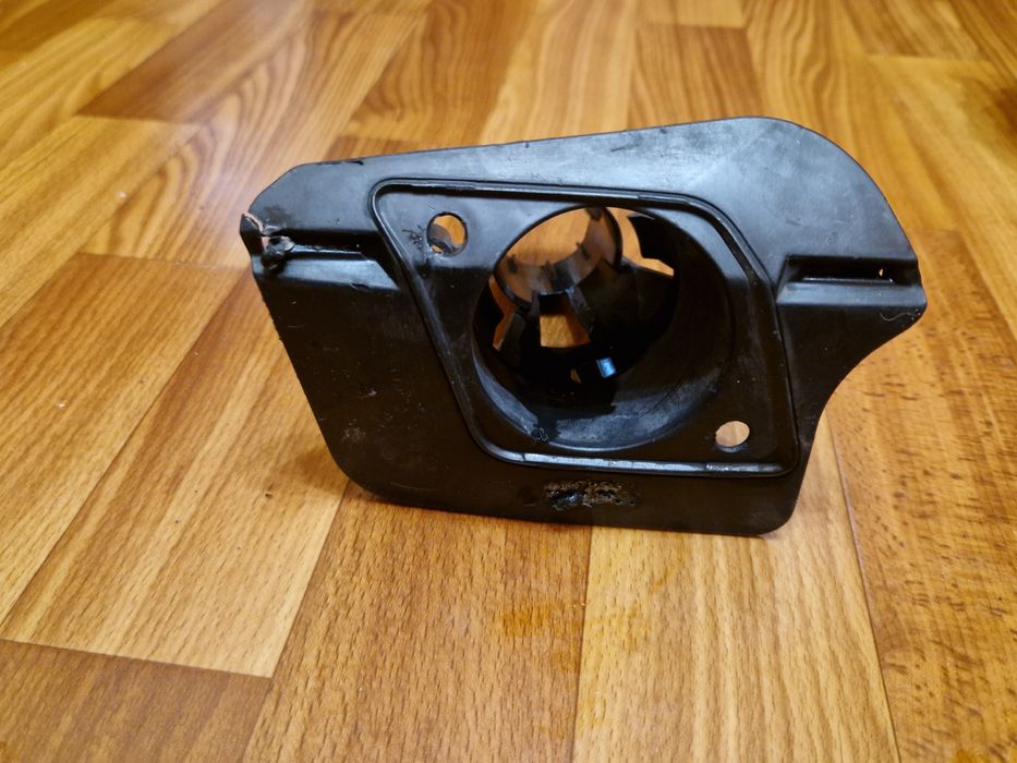 Кріплення правої форсунки  омивача фари BMW X5 F15