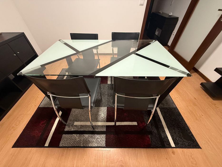 Mesa com 4 cadeiras