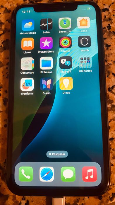 iPhone 11 em bom estado