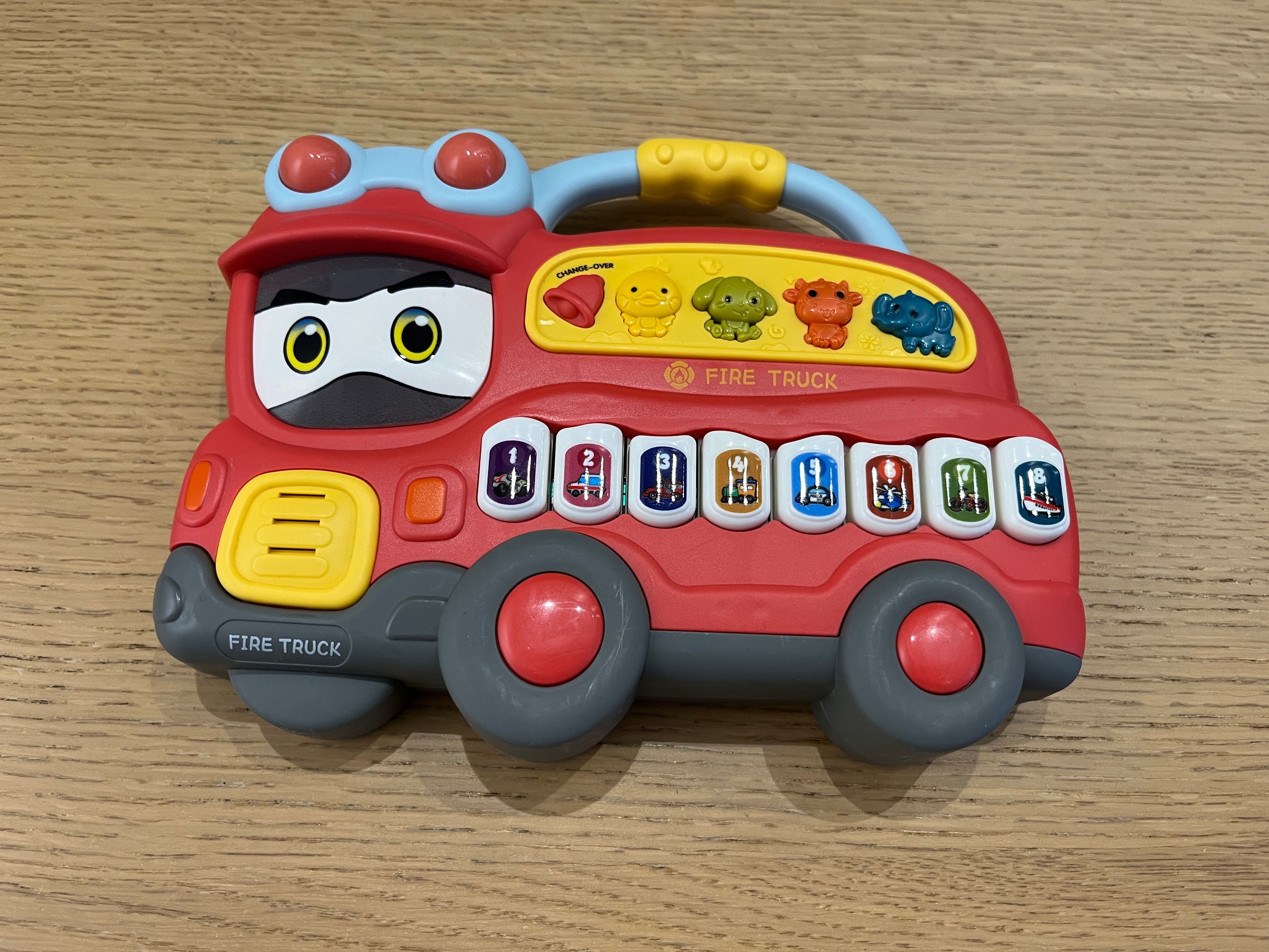 Zabawka grająca wóz strażacki