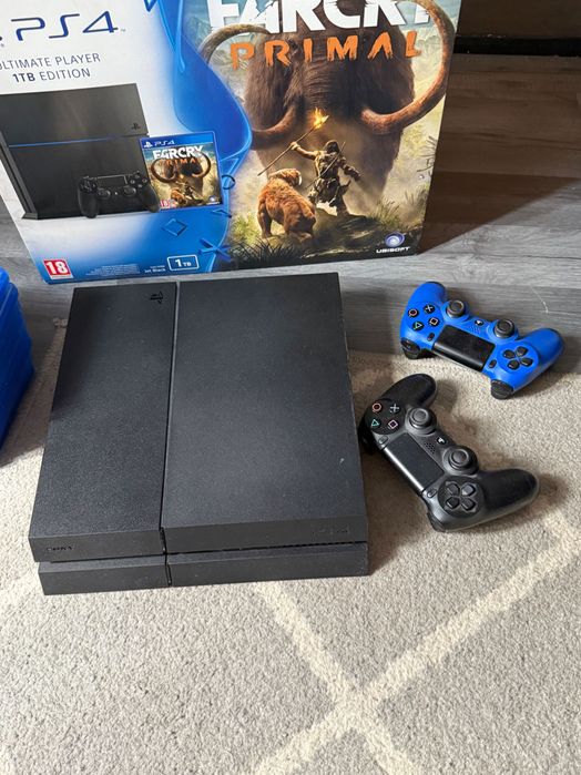 PS4, 1TB pamięci + 2 pady+ 9 gier