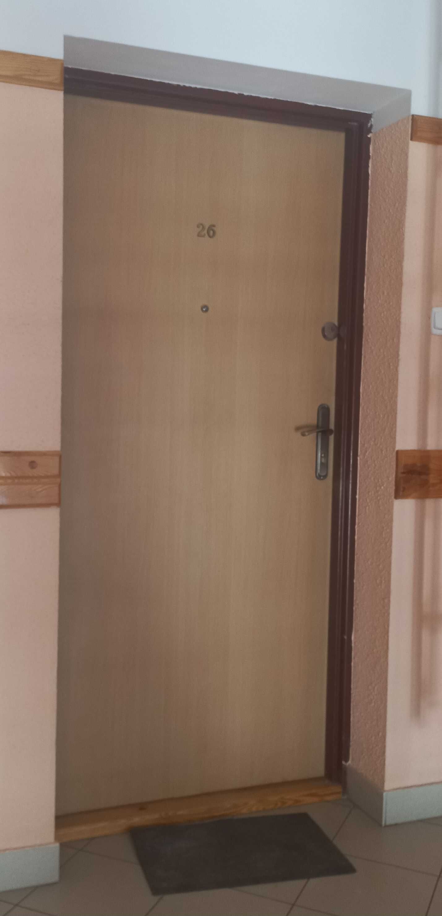 Drzwi wejsciowe wewnątrzklatkowe