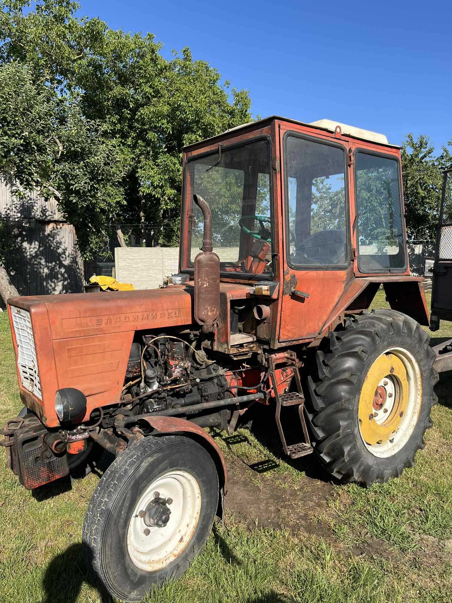 Ciągnik Władymirec T-25 + Rozrzutnik