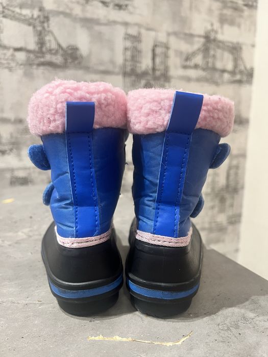 Гумові чоботи, зимові ботинки, сноубуси