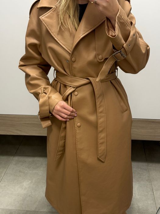 Тренч шкіряний бежевого кольору
