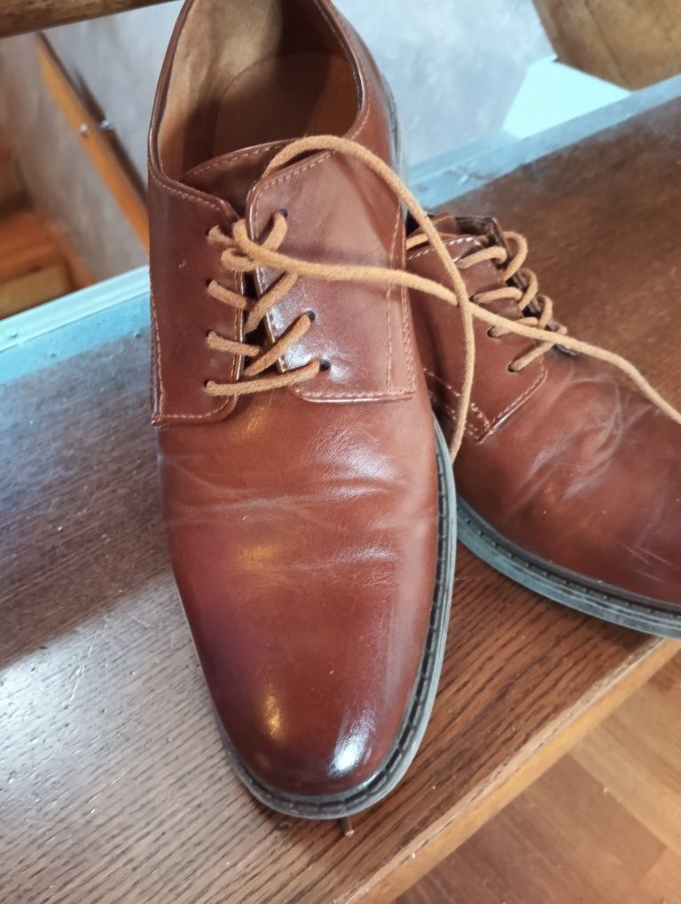 Buty do garnituru