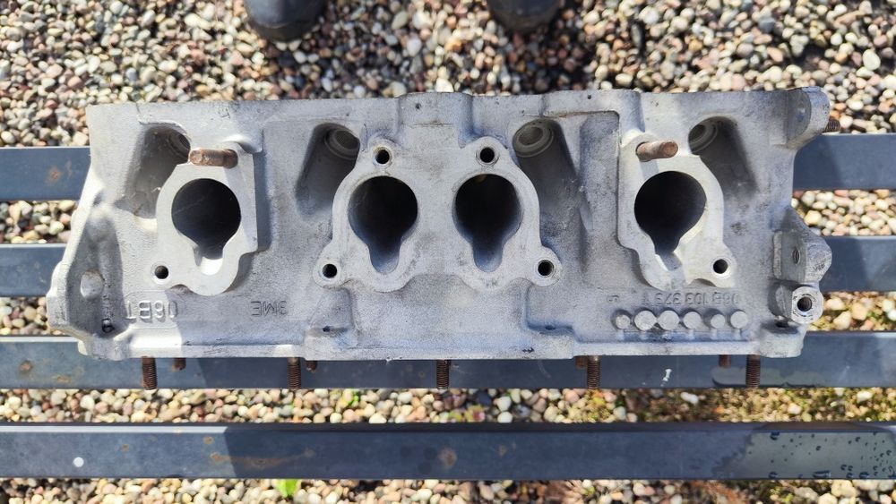 Głowica 06B103373T VW 1,6 benzyna