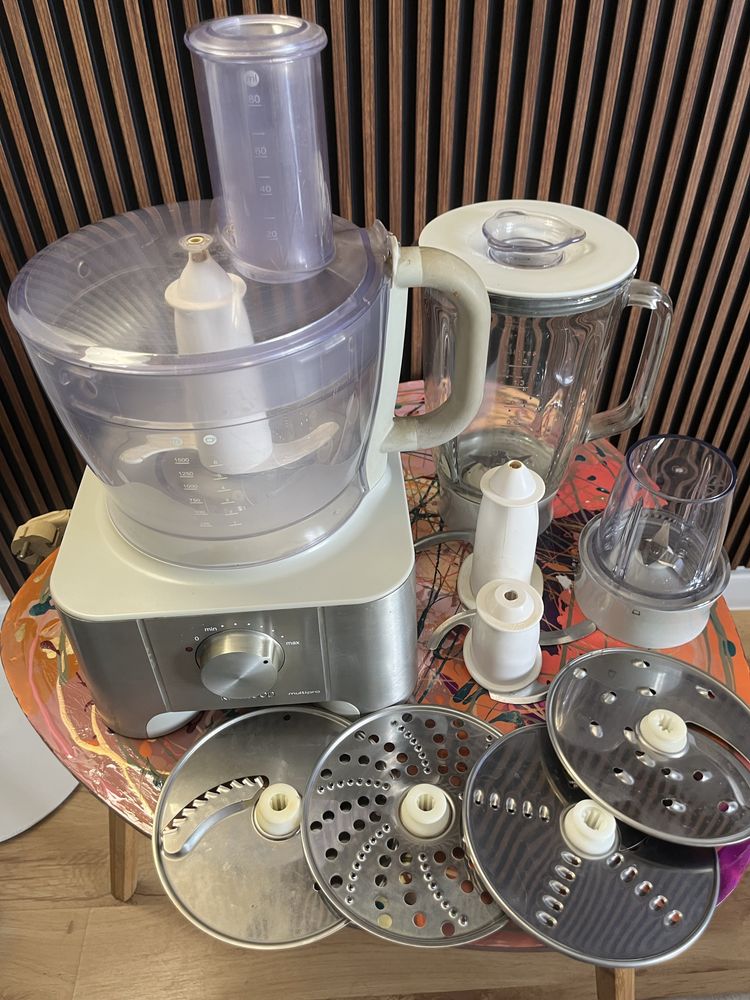 Robot kuchenny wielofunkcyjny