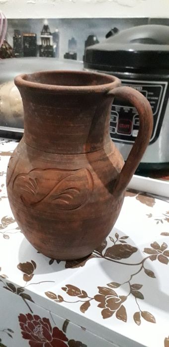 Глиняний глечик для молока.