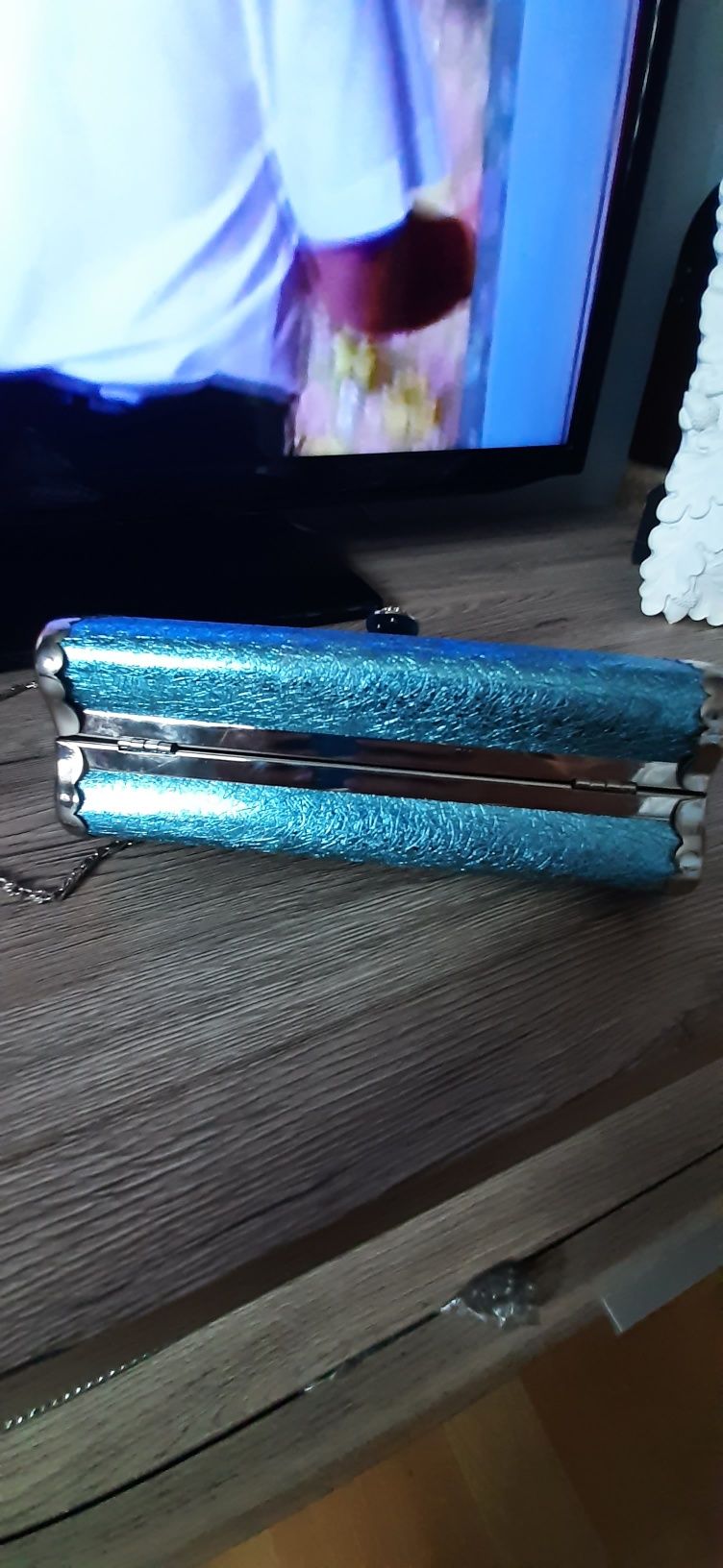 Torebka z metalowym uszkiem