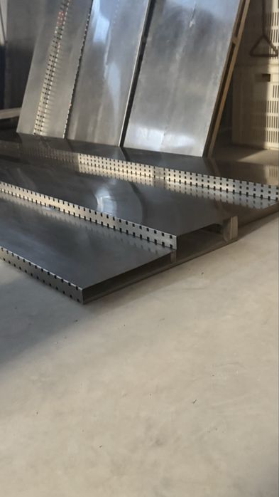 НЕРЖАВІЙКА!!! Полки у холодильну вітрину сходинкою