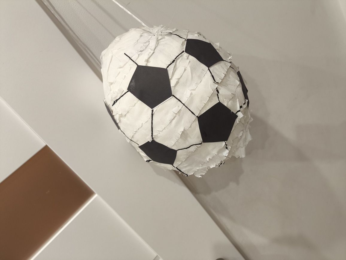 Piniata piłka nożna football urodziny do rozbicia kijem