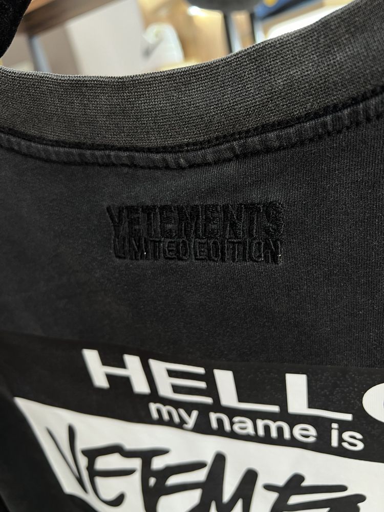Футболка VETEMENTS “My name Is” Logo Faded Black