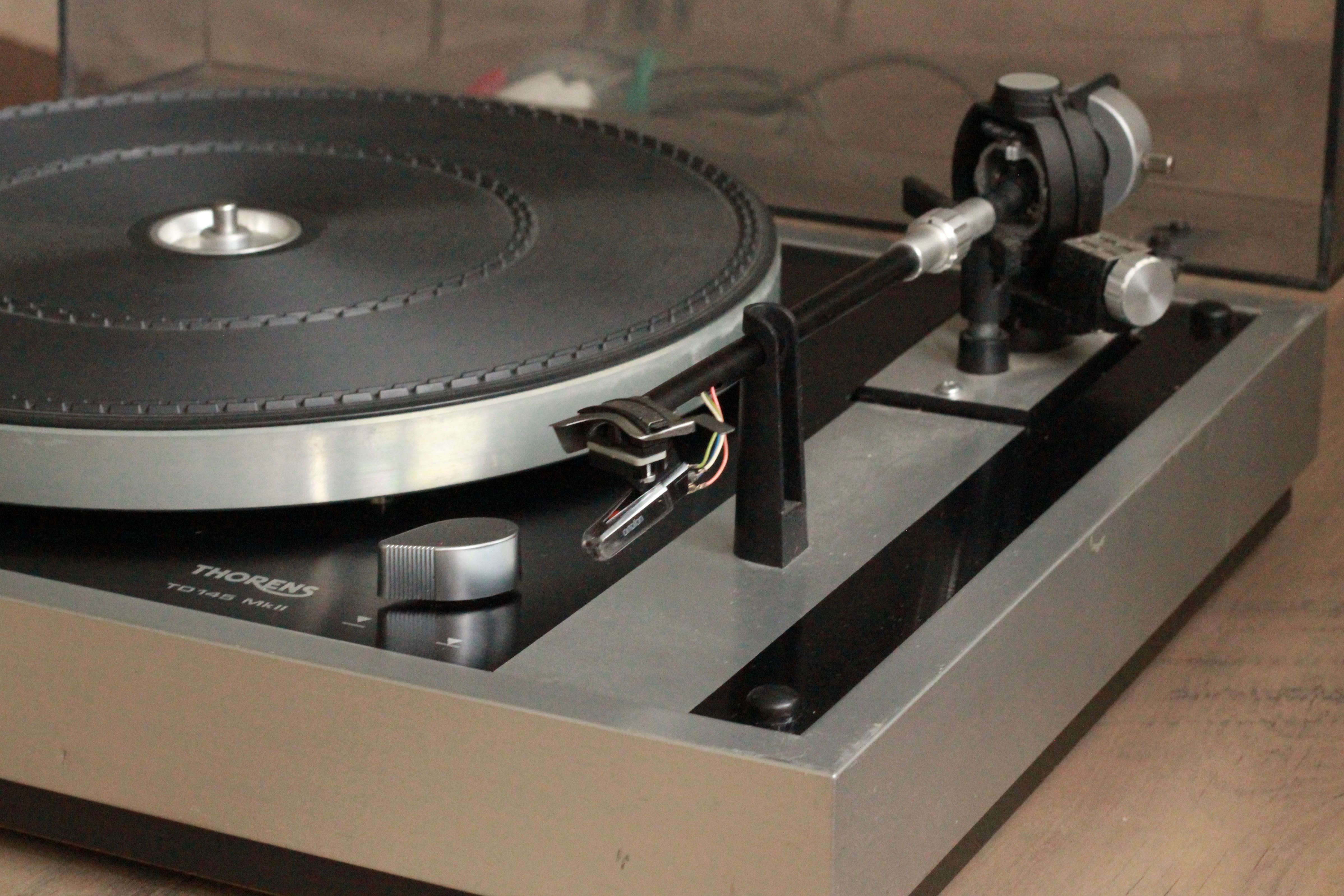 Gramofon Thorens TD 145 Mk II
