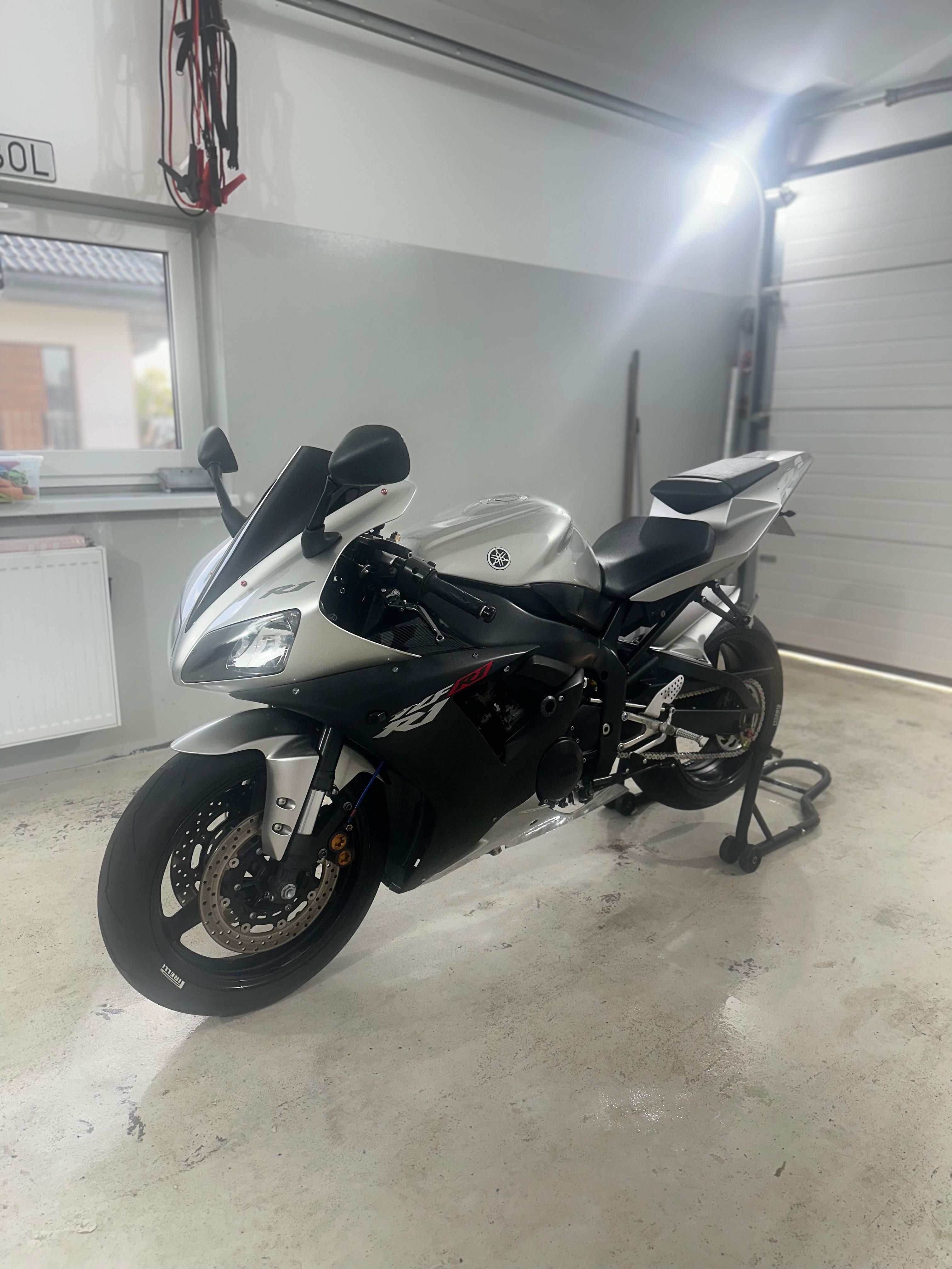 Yamaha R1 RN09 stan bdb bez wkładu