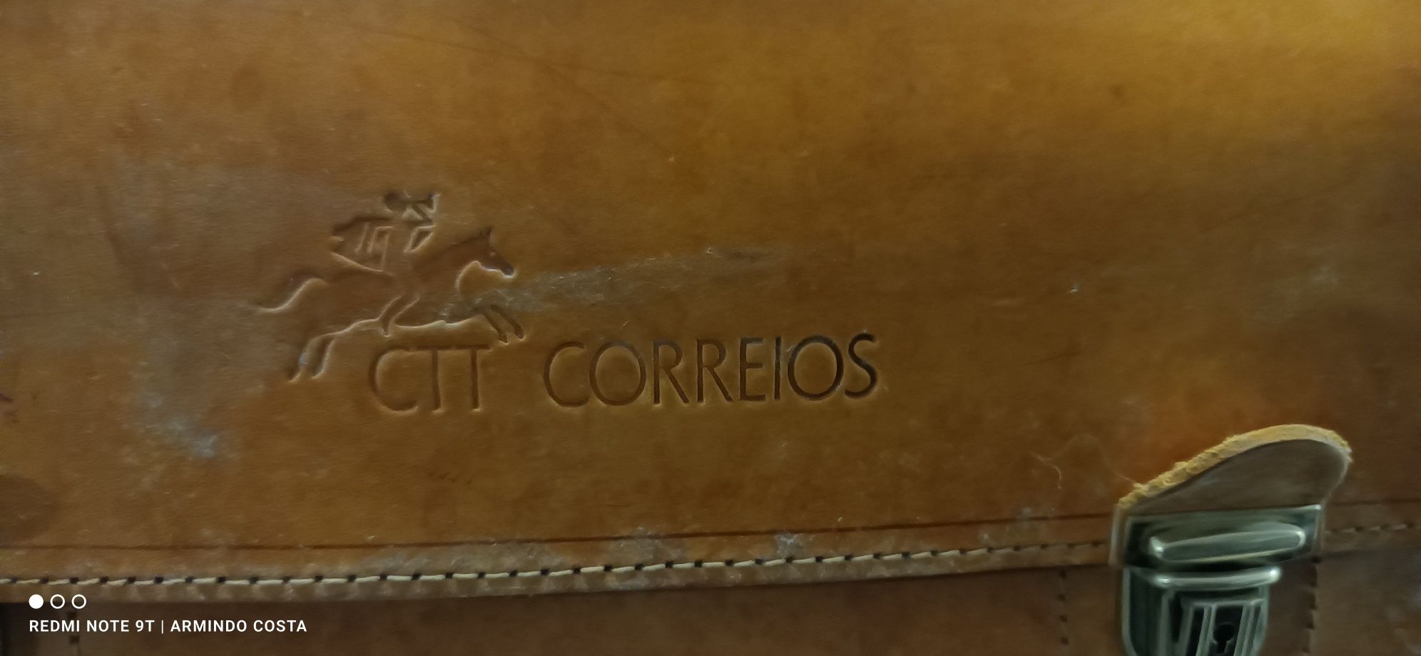 Mala em couro dos Correios de Portugal