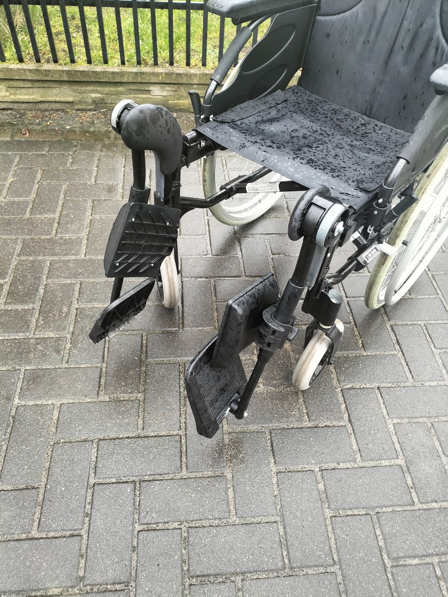Solidny wózek inwalidzki ortopedyczny